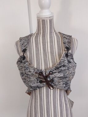 NWT Damsel In This Dress Cropped Marie Size 39